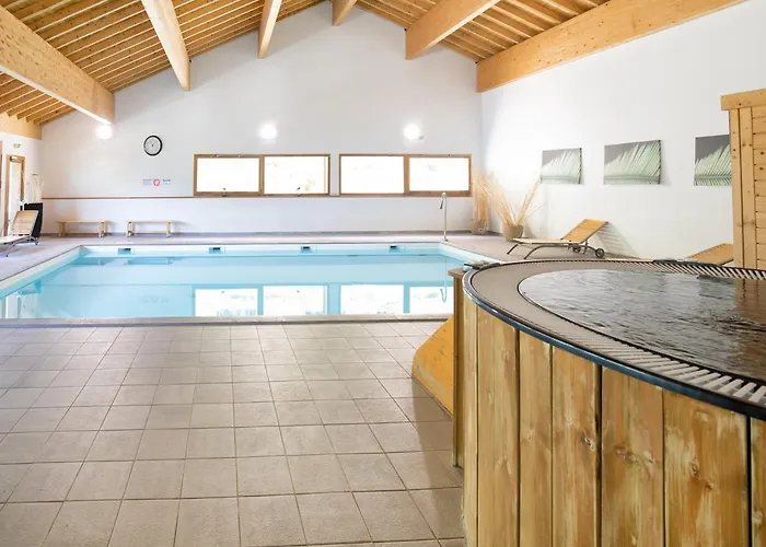 With Private Indoor Pool 公寓